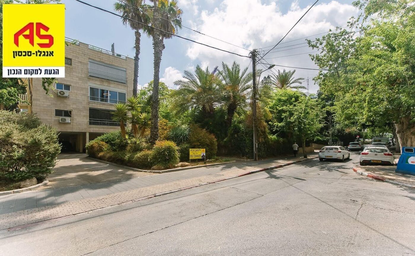 הבניין והרחוב הירוק ברחוב הנדיב בהרצליה